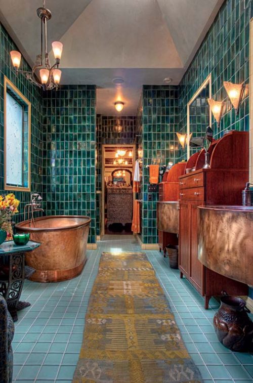 Antieke badkamer met koper