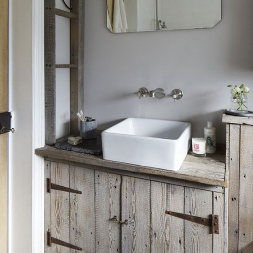 Badkamer kraan uit de muur