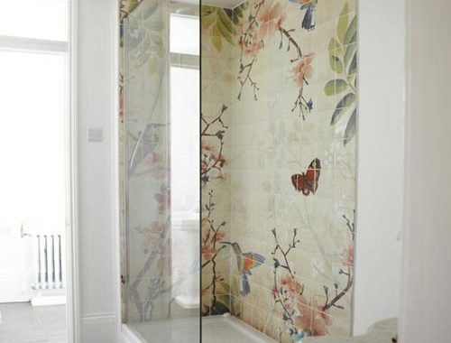 Badkamer met kunstwand