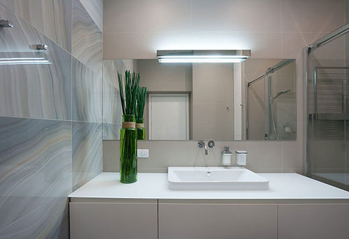 Badkamer met mooie marmeren tegels