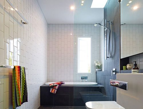 Badkamer met simpele, praktische en mooie inrichting