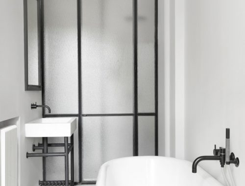 Badkamer met zwarte tinten en stijlvolle details