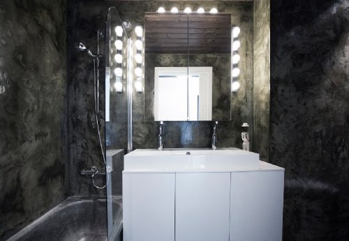 Betonstuc badkamer van fotograaf Margrethe Myhrer