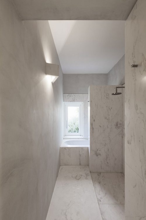 Betonstuc gecombineerd met marmer