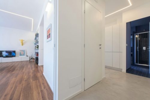 Blauwe driehoek badkamer