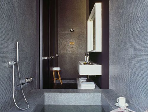Donkere badkamer van Hotel Districto Capital