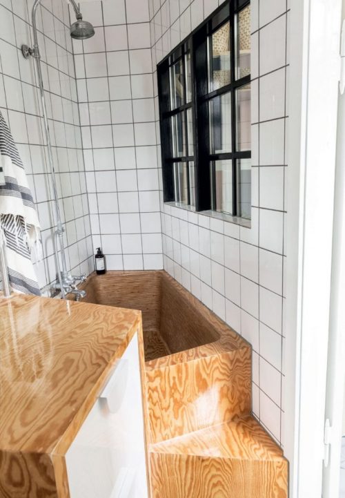 Een Noors stel ging heel creatief om met hun kleine badkamer