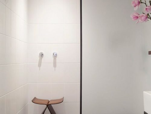 Glazen douchewand tot plafond