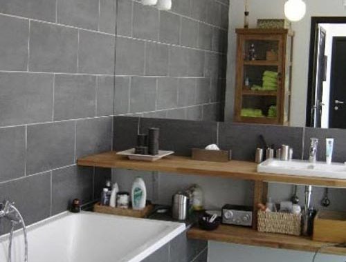 Grijze badkamer met Portugese tegels