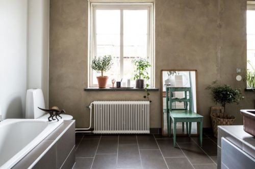 Grote badkamer van verbouwd pakhuis