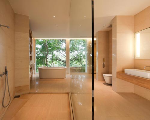 Grote luxe badkamer