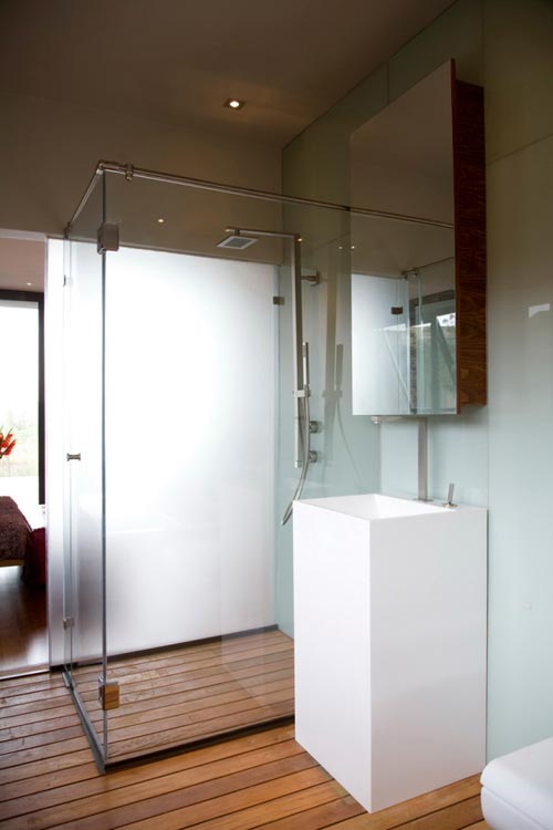 Hout en glas in badkamer ontwerp