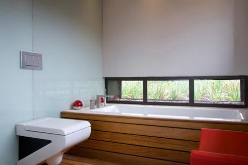 Hout en glas in badkamer ontwerp