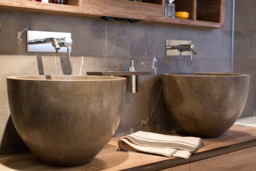 Hout in ontwerp van badkamer luxe chalet