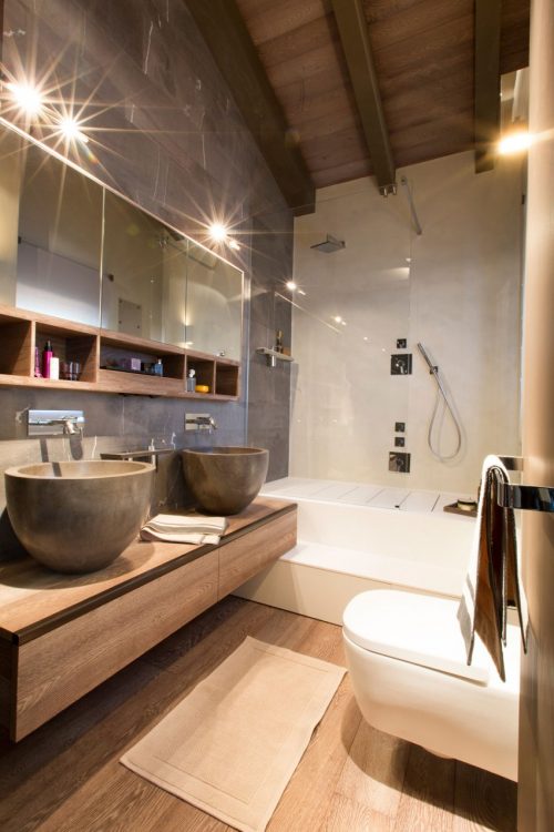 Hout in ontwerp van badkamer luxe chalet