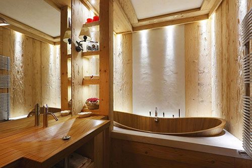 Houten badkamer van Italiaanse alpine resort