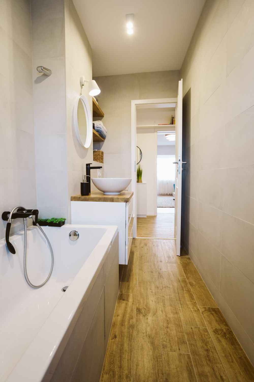 Inspirerende verbouwing van een smalle badkamer