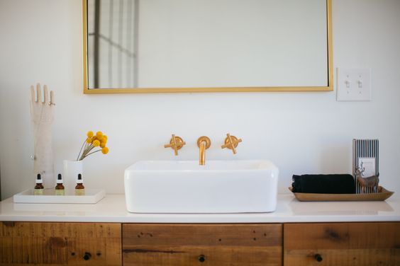 Klassiek chique en industrieel stoere badkamer