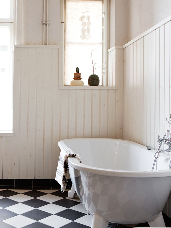 Klassiek landelijke badkamer van Zweedse zangeres