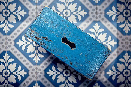 Kleine badkamer met blauwe tinten