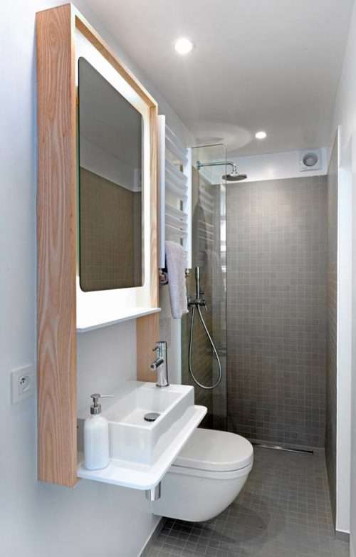 Kleine badkamer van Happy Guest House in Brussel