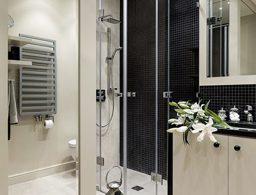 Kleine badkamer met l-indeling