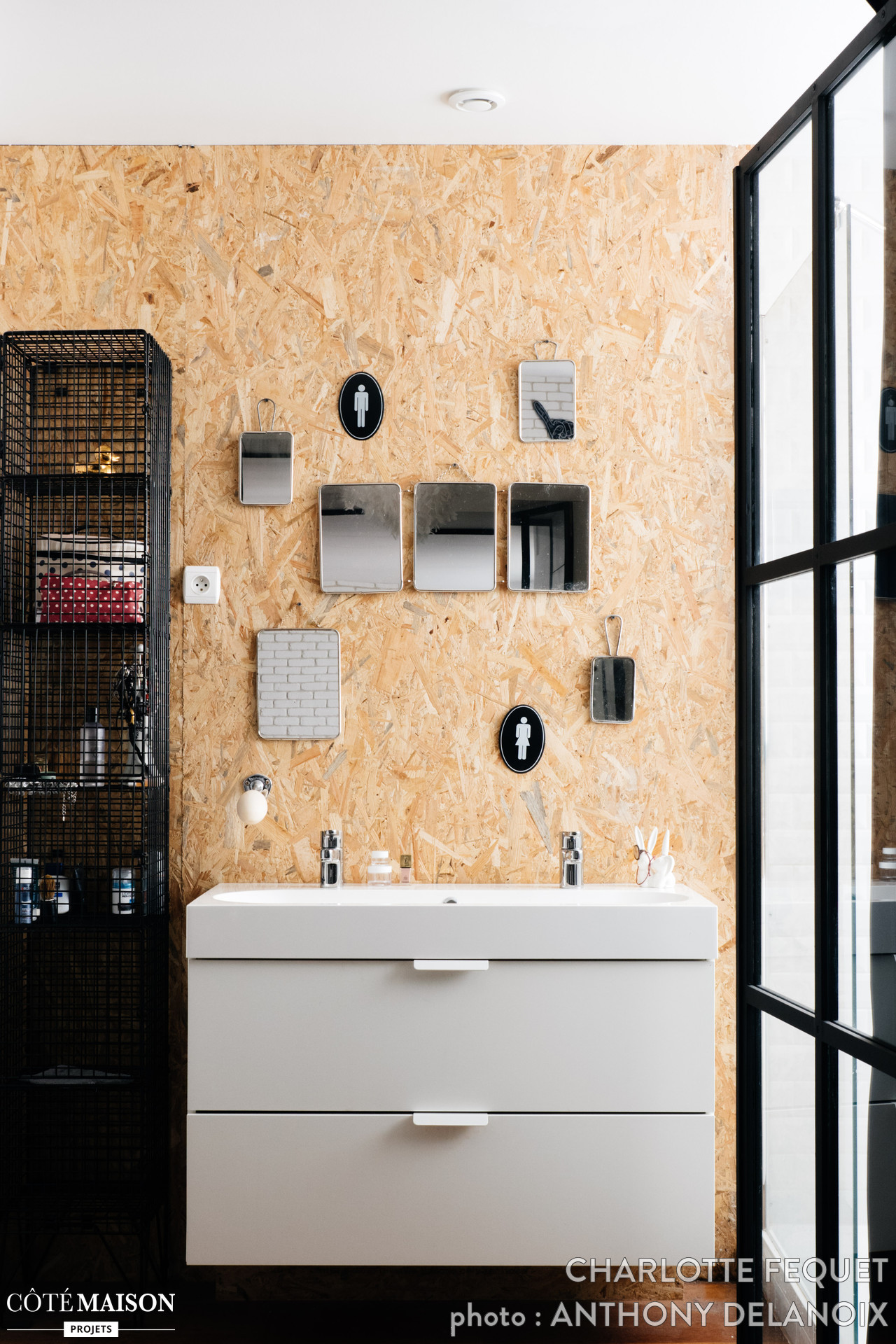 Kleine badkamer met OSB muur