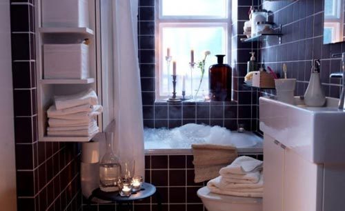 Kleine IKEA badkamer met bad