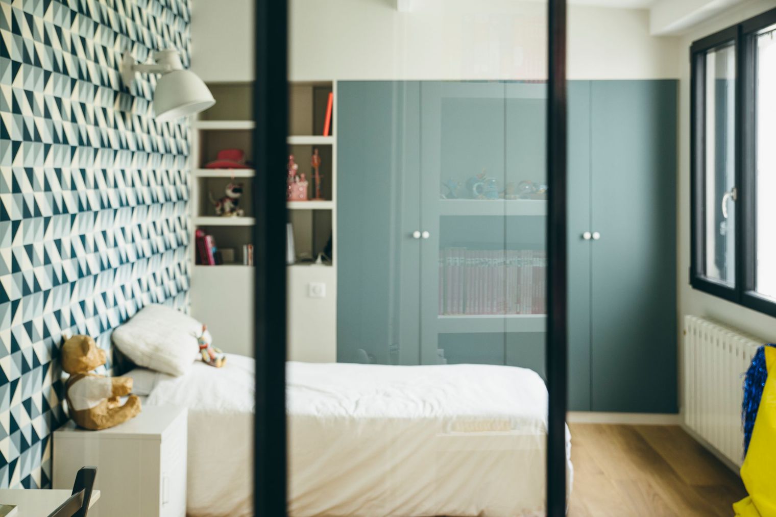 Leuke badkamer en suite met blauwtinten