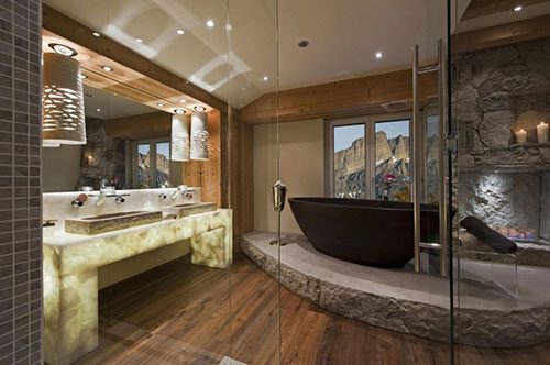 Luxe badkamer van chalet in Zwitserland