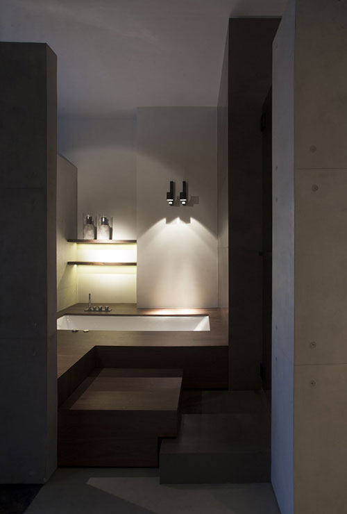 Luxe badkamer met donkerbruin eiken hout