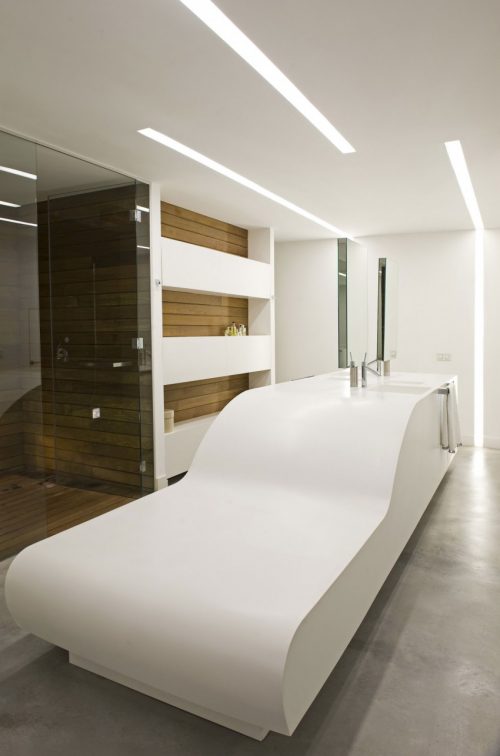 Luxe badkamer met grote badkamermeubel