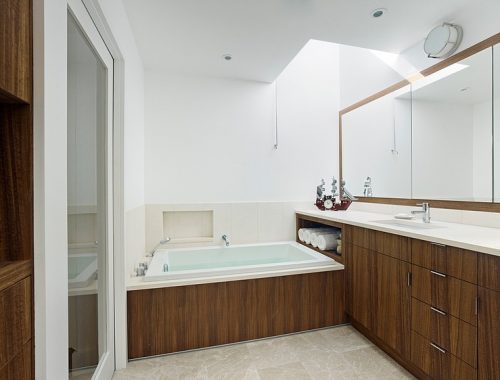 Luxe badkamer met mooie eiken houten accenten