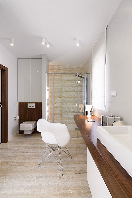 Luxe badkamer met spiegelwand