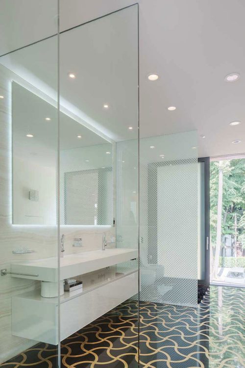 Luxe badkamer van villa Snagov