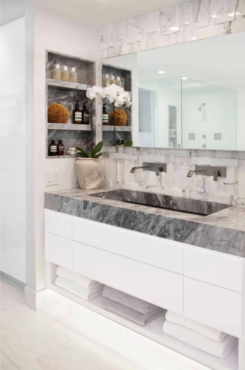 Luxe badkamer van woning in Laguna Beach