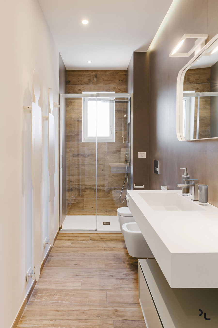 Luxe badkamerontwerp voor lange badkamer - Badkamers voorbeelden