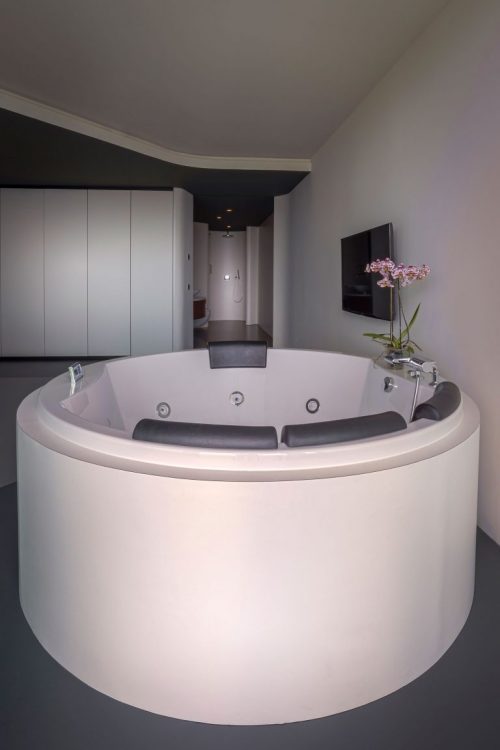 Luxe moderne badkamer in penthouse appartement in De Rotterdam