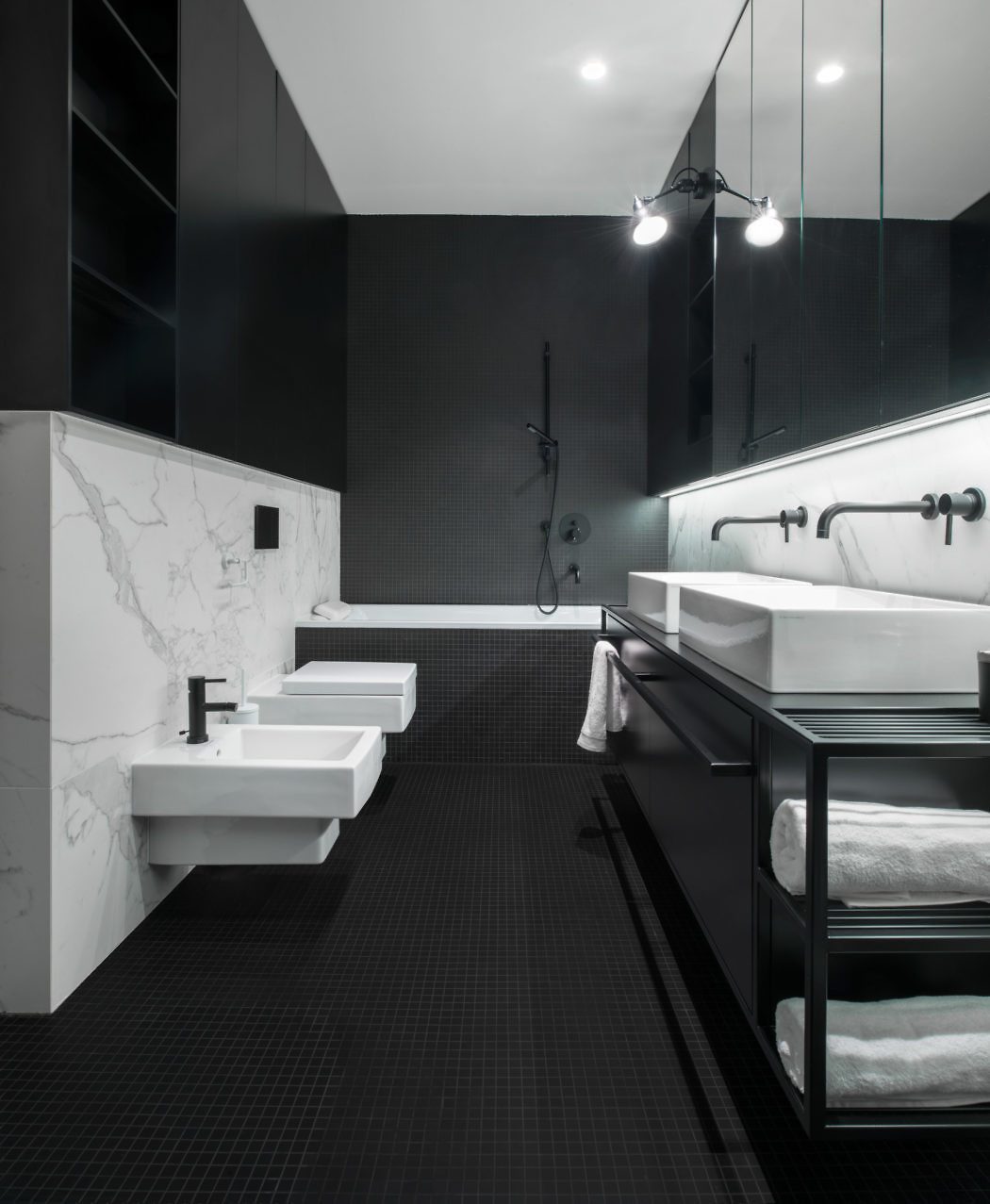 Badkamer Luxe: Zwarte Gouden Inspiratie