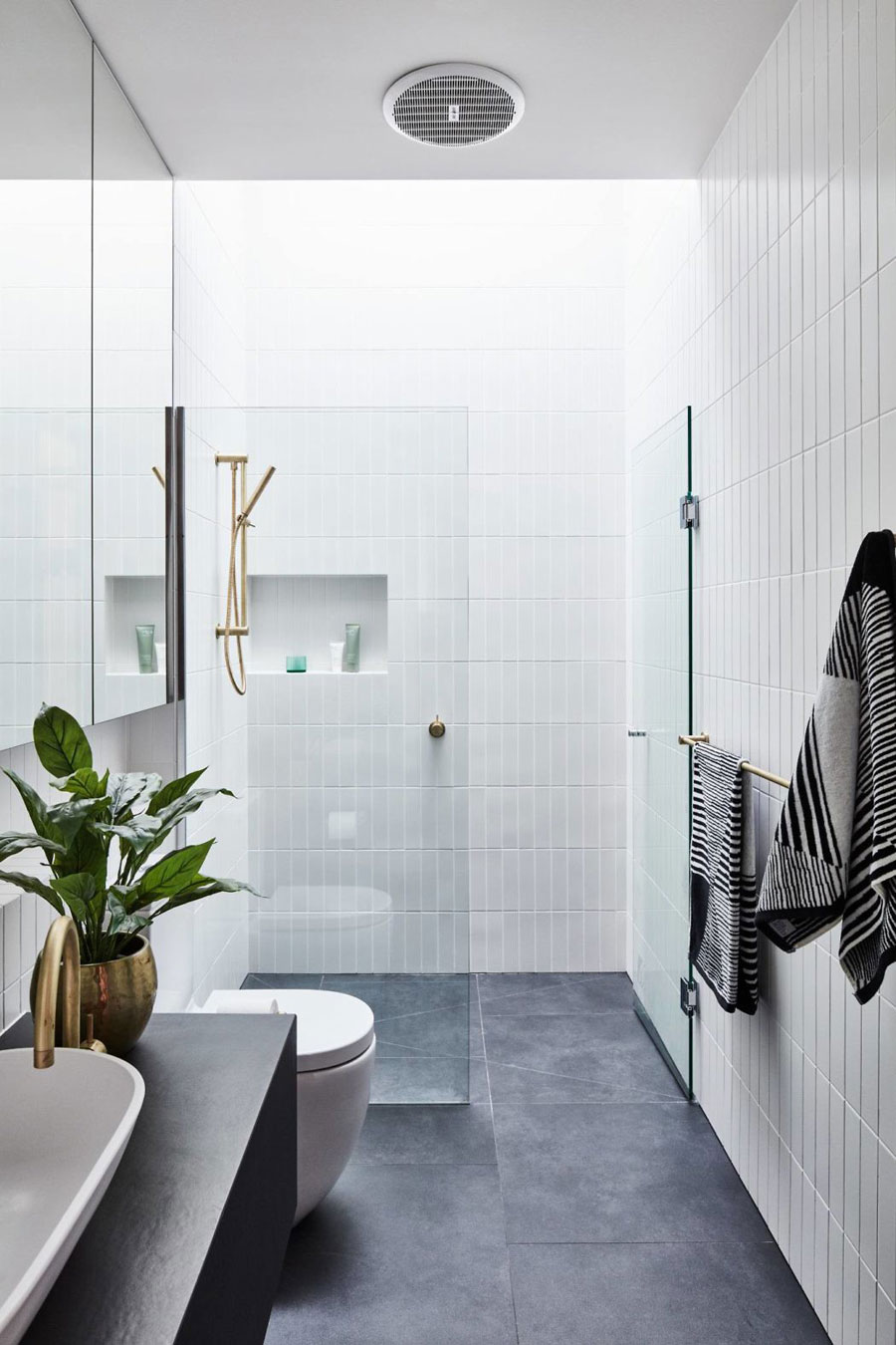 Luxe moderne badkamer van het Courtyard House