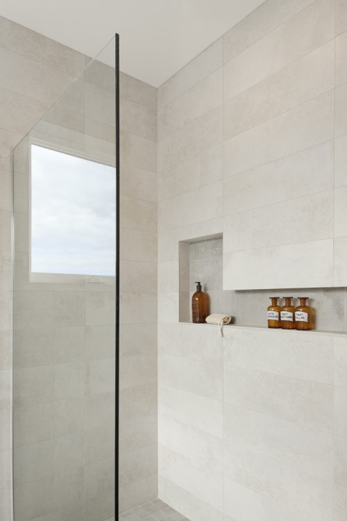 Luxe neutrale badkamer van Project Madison Park