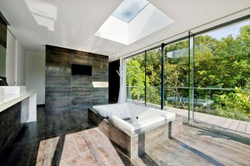 Luxe spa resort badkamer