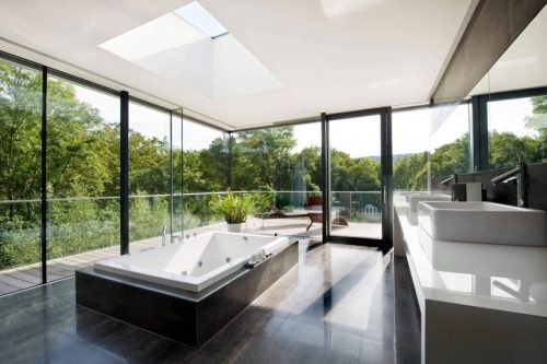 Luxe spa resort badkamer