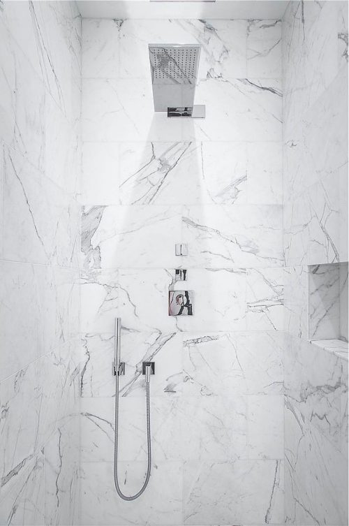 Marmeren badkamer uit authentiek appartement New York