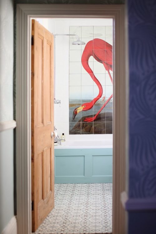 Marokkaanse cementtegels en houten lambrisering