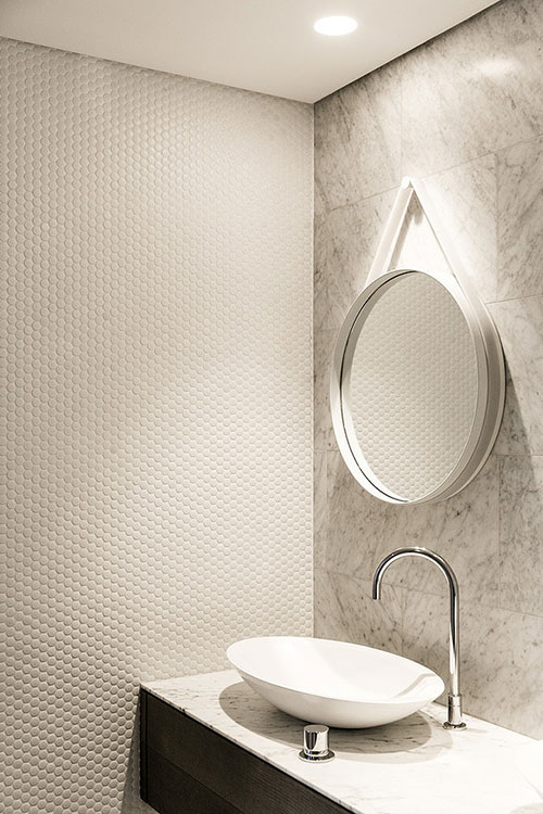 Materialen mix in badkamer ontwerp