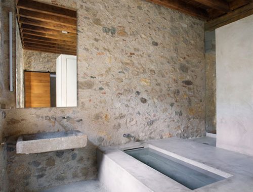 Middeleeuwse moderne badkamer