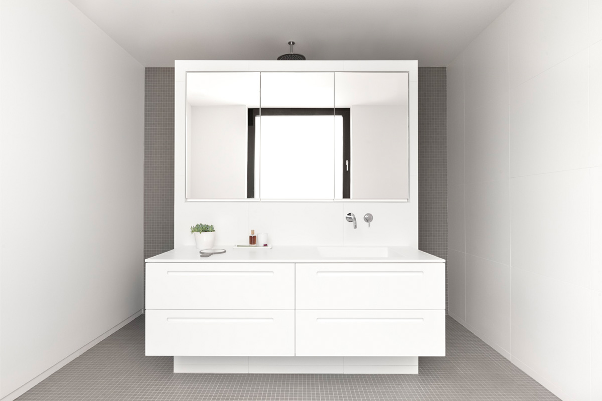 Minimalistische badkamer door La Shed architecten