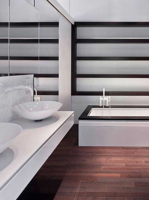 Moderne badkamer met donker eiken accenten