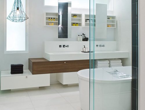 Moderne badkamer met gele tinten